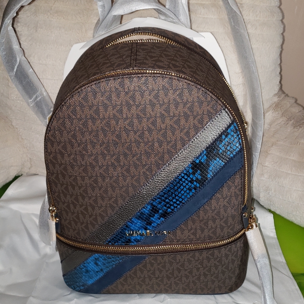 Michael Kors Signature Rhea Medium Backpack